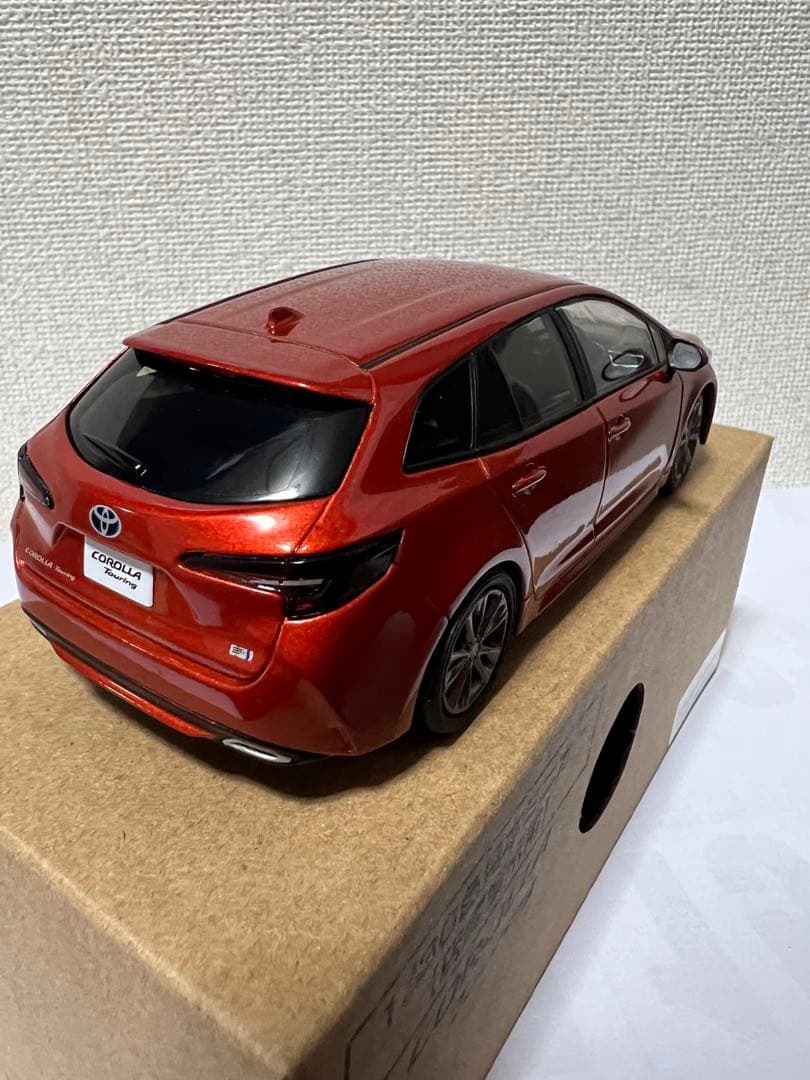 【非売品】 トヨタ カローラツーリング ミニカー 1/30赤