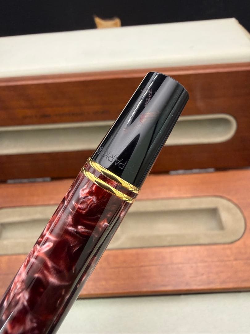 PARKER ローラーボール DUOFOLD インターナショナル レッドマーブル