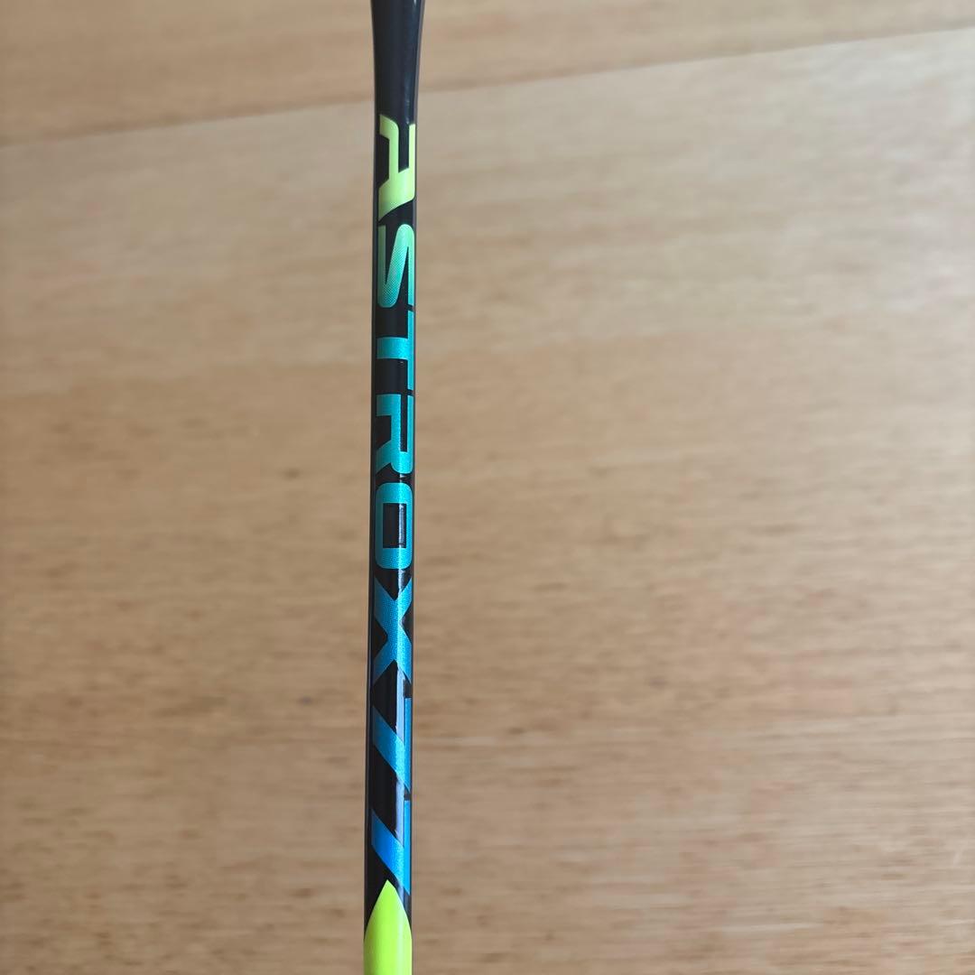 バドミントンラケット アストロクス77 4U