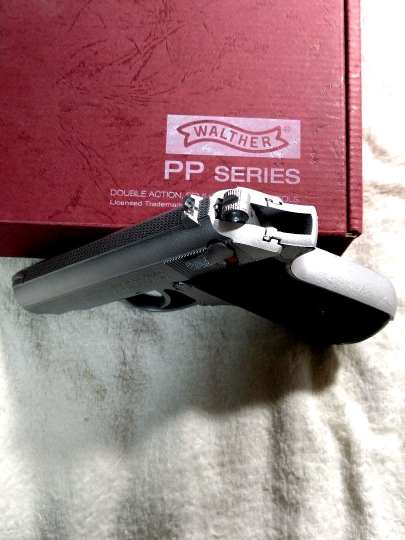 ワルサーPPK/S (シルバー塗装したもの)