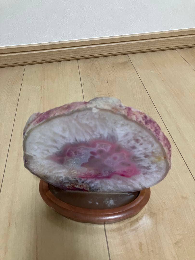 ピンク瑪瑙台座付き