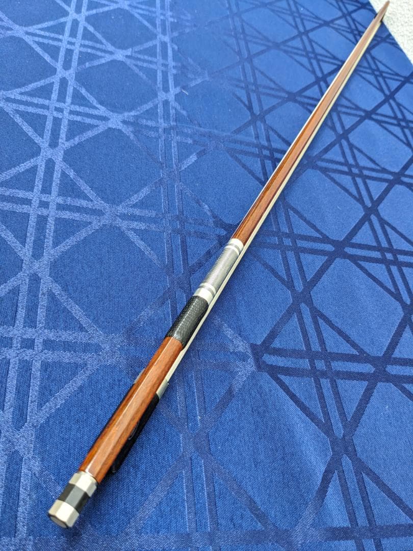 チェロ弓4/4　新品　銀線のところが凝ってる