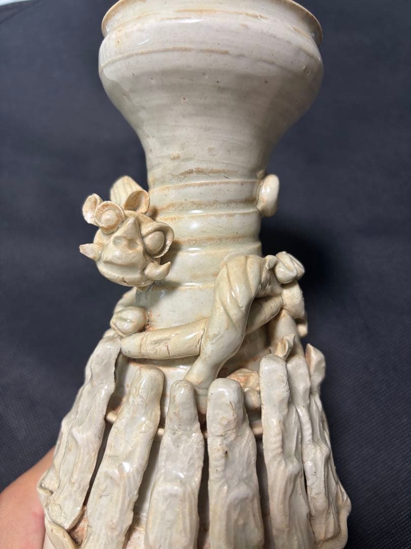 中国古美術品　宋の時代青白磁　螭龍文瓶　谷倉瓶