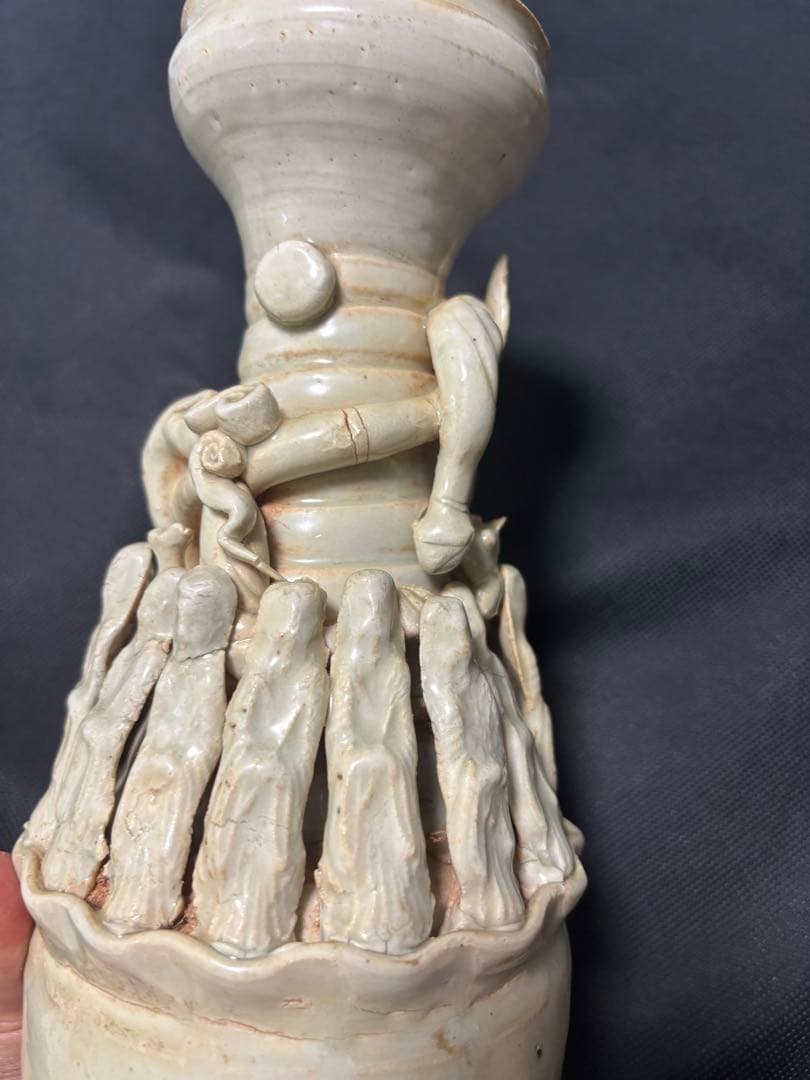 中国古美術品　宋の時代青白磁　螭龍文瓶　谷倉瓶