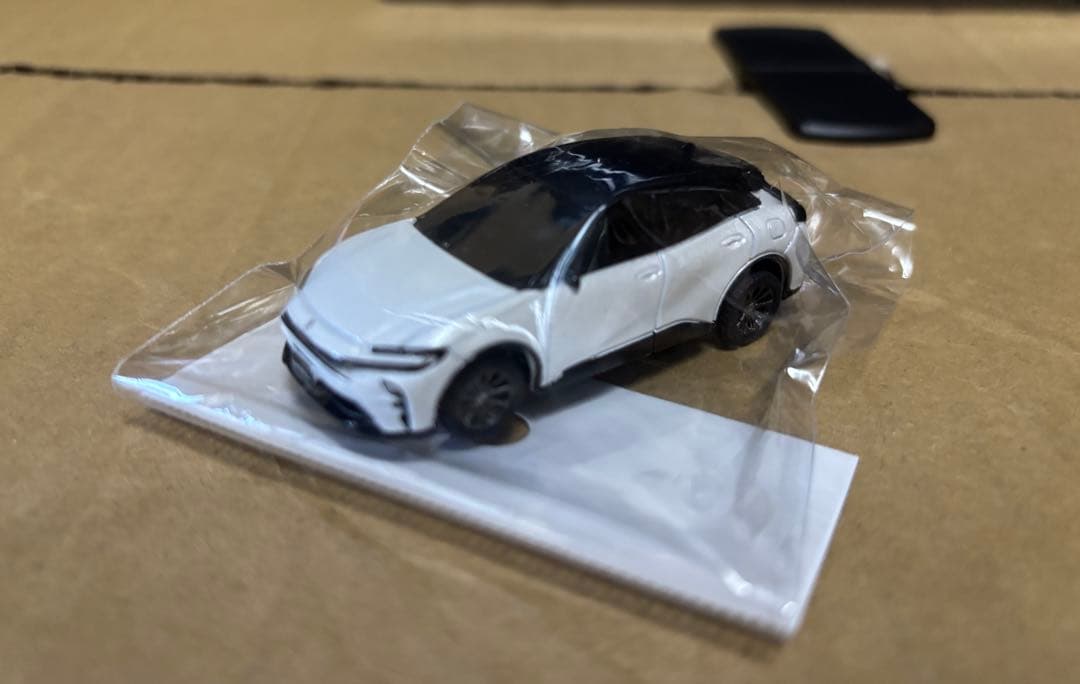クラウンスポーツ　カラーサンプル　エモーショナルレッド & ブラック×マスタード