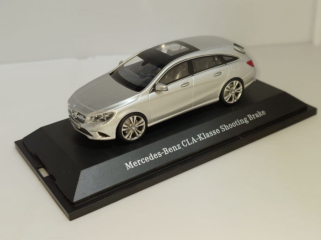 メルセデスベンツ CLAシューティングブレーク 1/43 ミニカー シルバー
