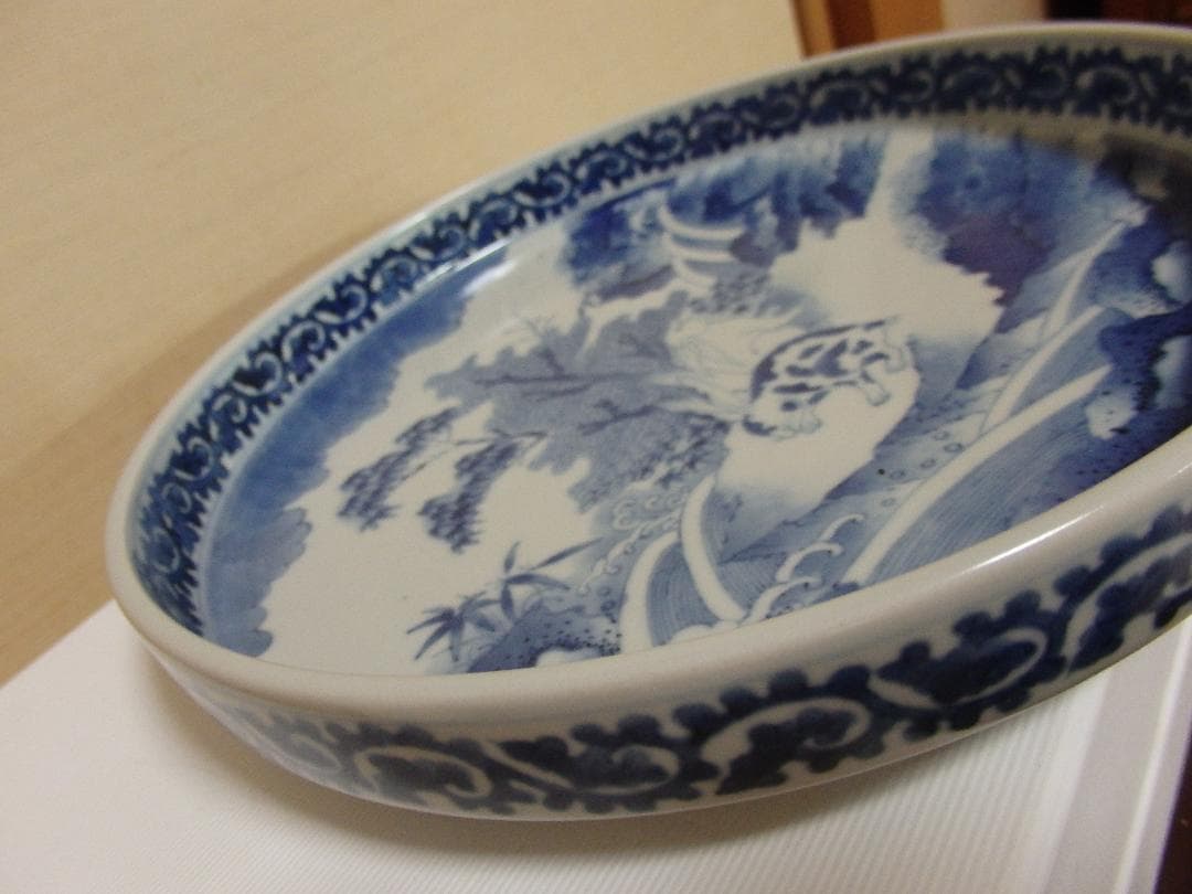 古伊万里 　大皿『波うさぎ』風景図　染付　江戸期