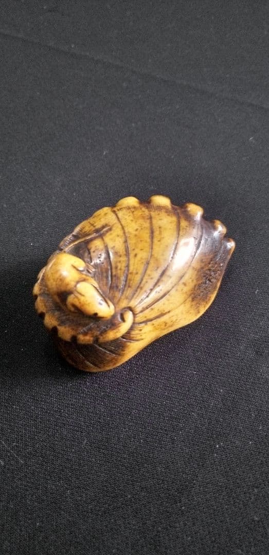 骨董時代提げ物、根付け鼠鮑の縁起物彫刻 約6cm