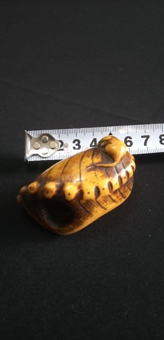 骨董時代提げ物、根付け鼠鮑の縁起物彫刻 約6cm