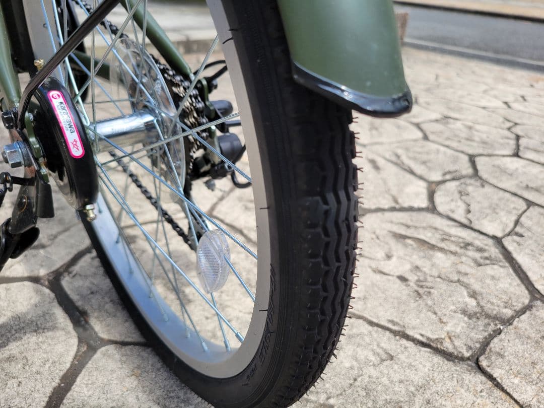折りたたみ自転車　前面バスケット付き　20インチ　ノーパンクタイヤ