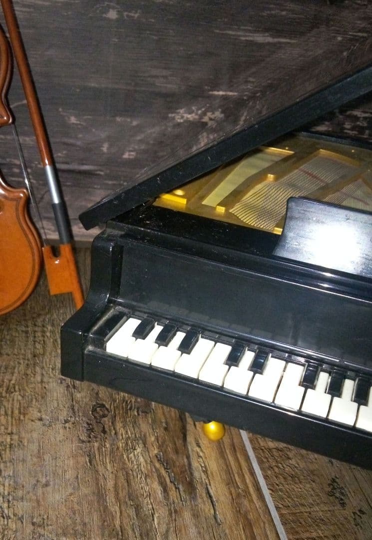 （美品）置物　バイオリンとピアノ　音楽　クラシック　演奏　弦楽器　鍵盤楽器