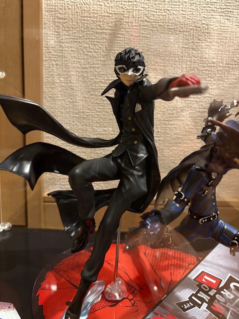 新品同様 国内正規品　ペルソナ5 ジョーカー＆クロウフィギュア セット 全品完備