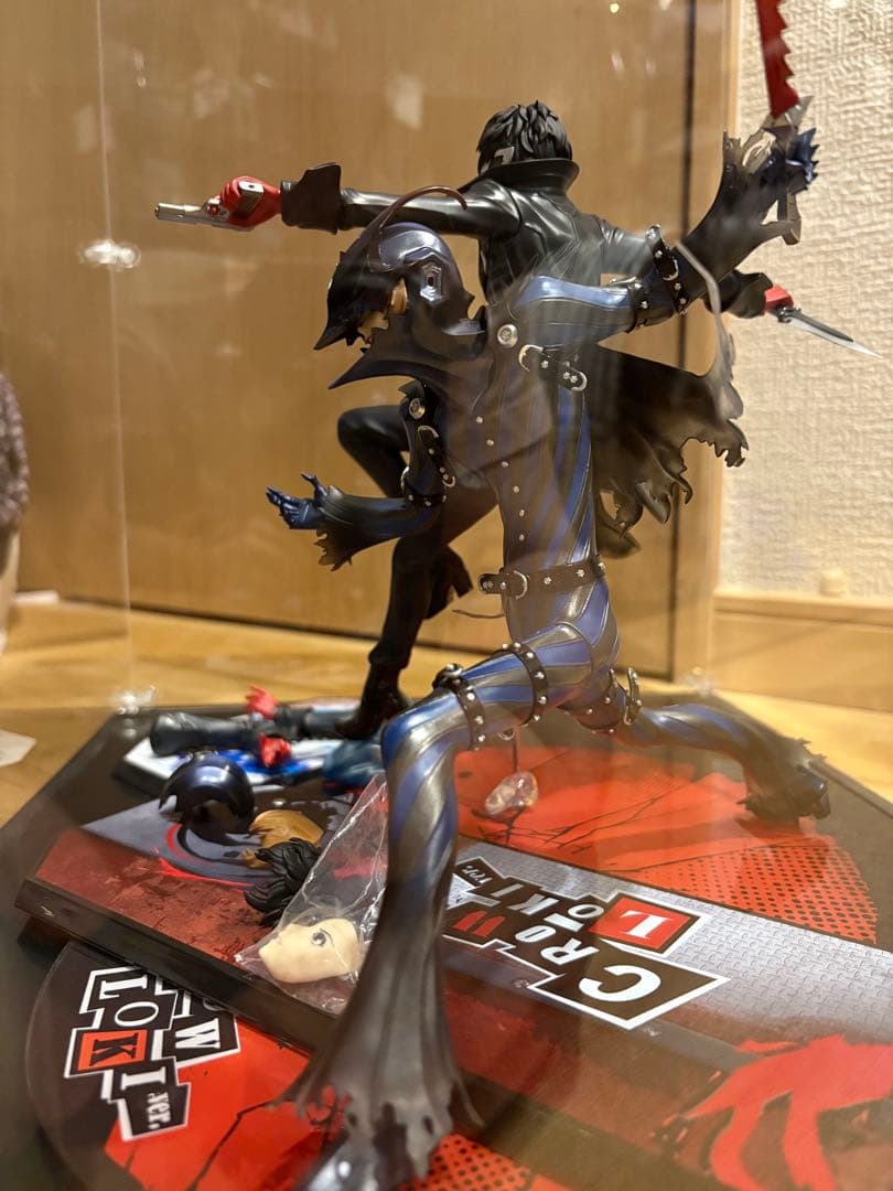 新品同様 国内正規品　ペルソナ5 ジョーカー＆クロウフィギュア セット 全品完備