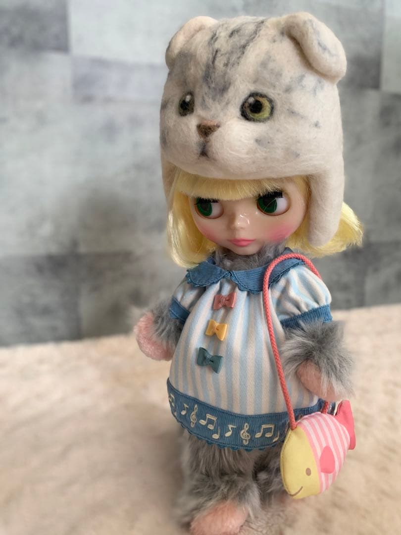 ネオブライス　耳垂れニャンコ　　帽子　かぶりもの