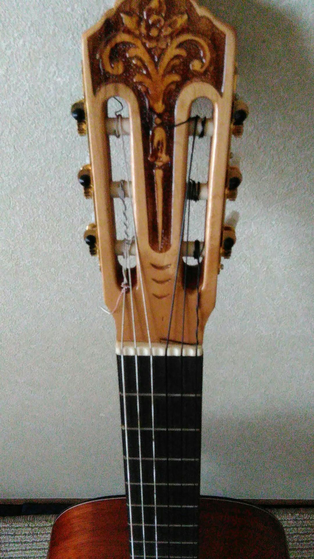 手工品クラシックギター