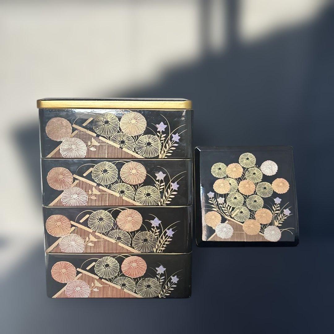 木製漆器　菊紋様 蒔絵　4段重箱　専用木箱付き 代り蓋つき