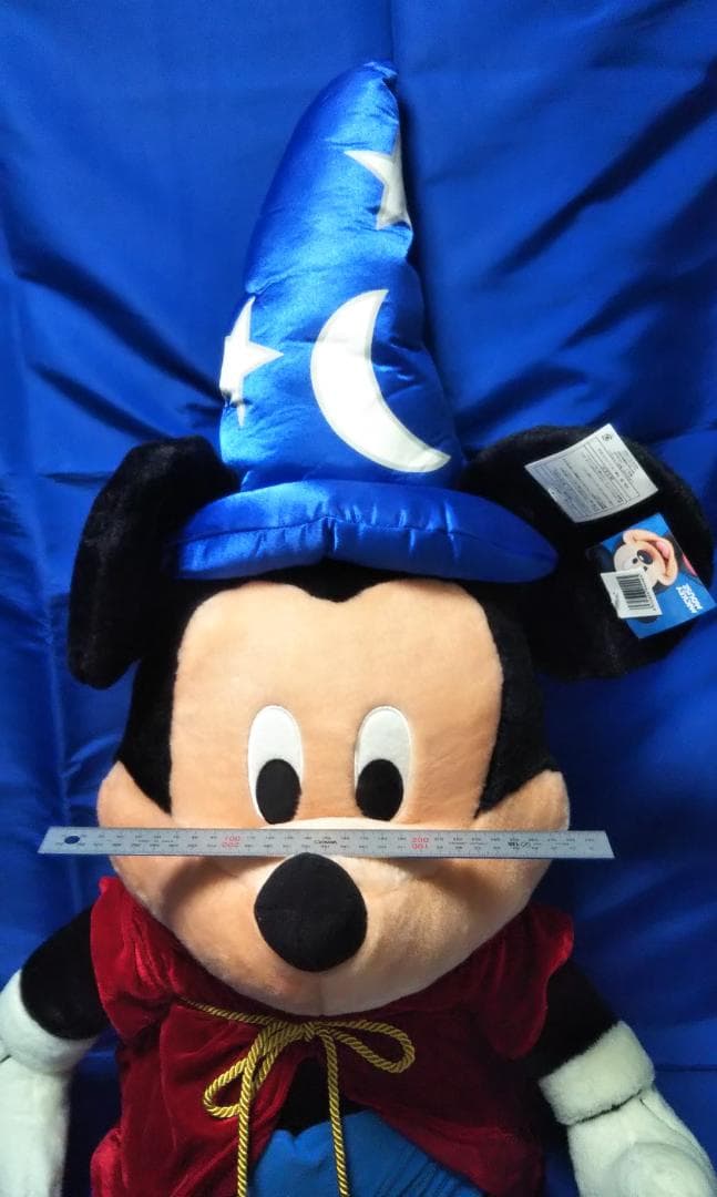ミッキー・ファンタジアの特大サイズのぬいぐるみ