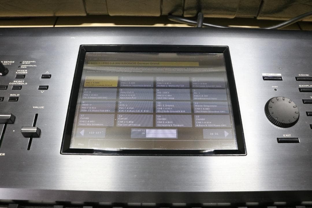 【良品】KORG KRONOS-73 73鍵 シンセサイザー 純正ハードケース
