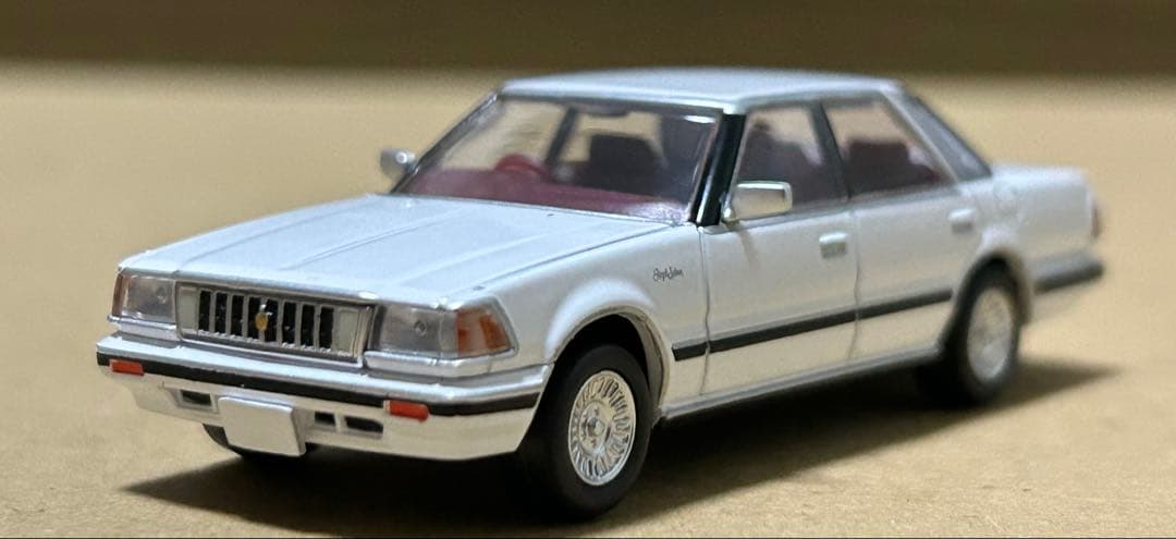 トミカリミテッドヴィンテージネオ トヨタ クラウン ハードトップ LV-N175