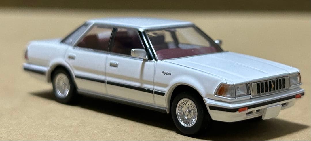 トミカリミテッドヴィンテージネオ トヨタ クラウン ハードトップ LV-N175