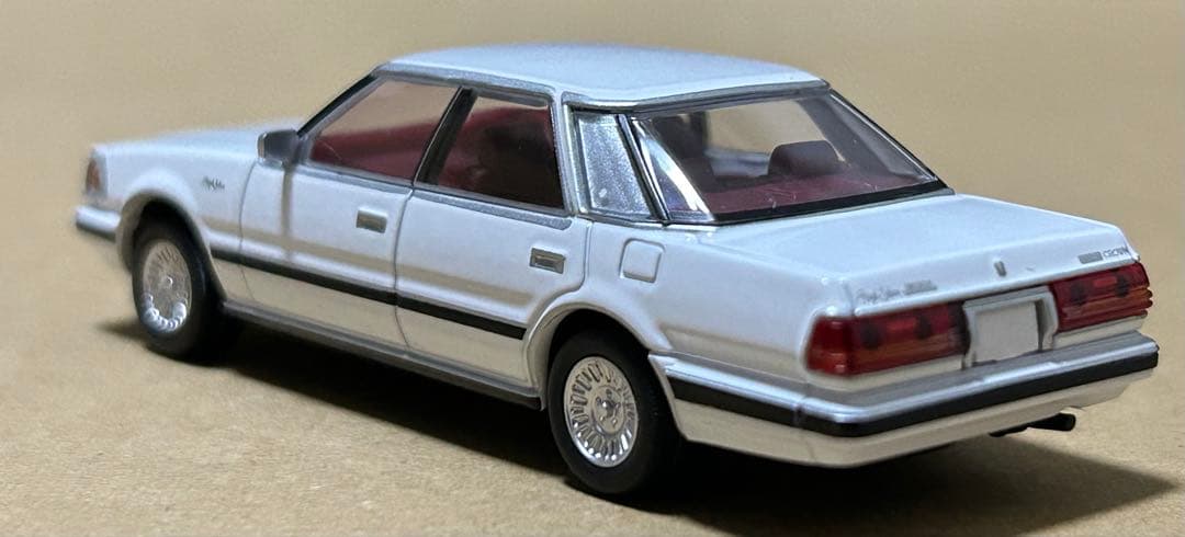 トミカリミテッドヴィンテージネオ トヨタ クラウン ハードトップ LV-N175