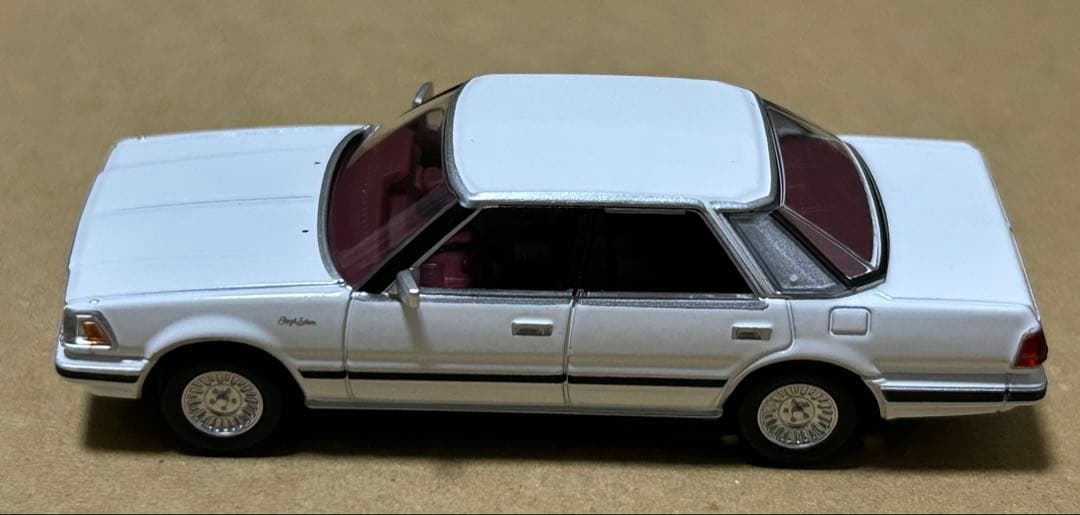 トミカリミテッドヴィンテージネオ トヨタ クラウン ハードトップ LV-N175