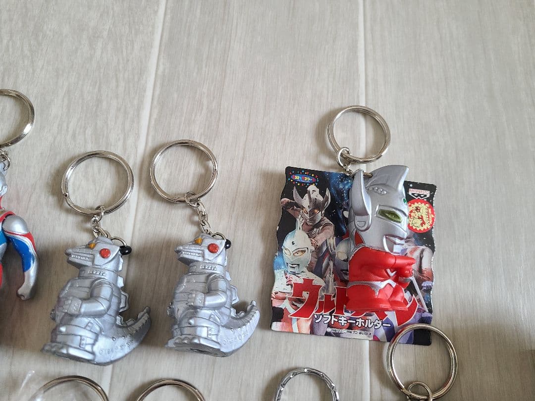 ウルトラマン　キーホルダーレトロ怪獣　ダイナティガ　ゼアス新品　ULTRAMAN