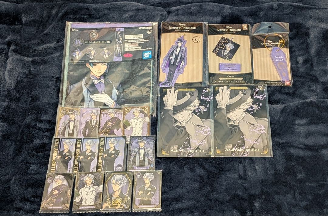 ツイステ〈アズール〉缶バッジ.カード類.ねんどろいどetcグッズセット