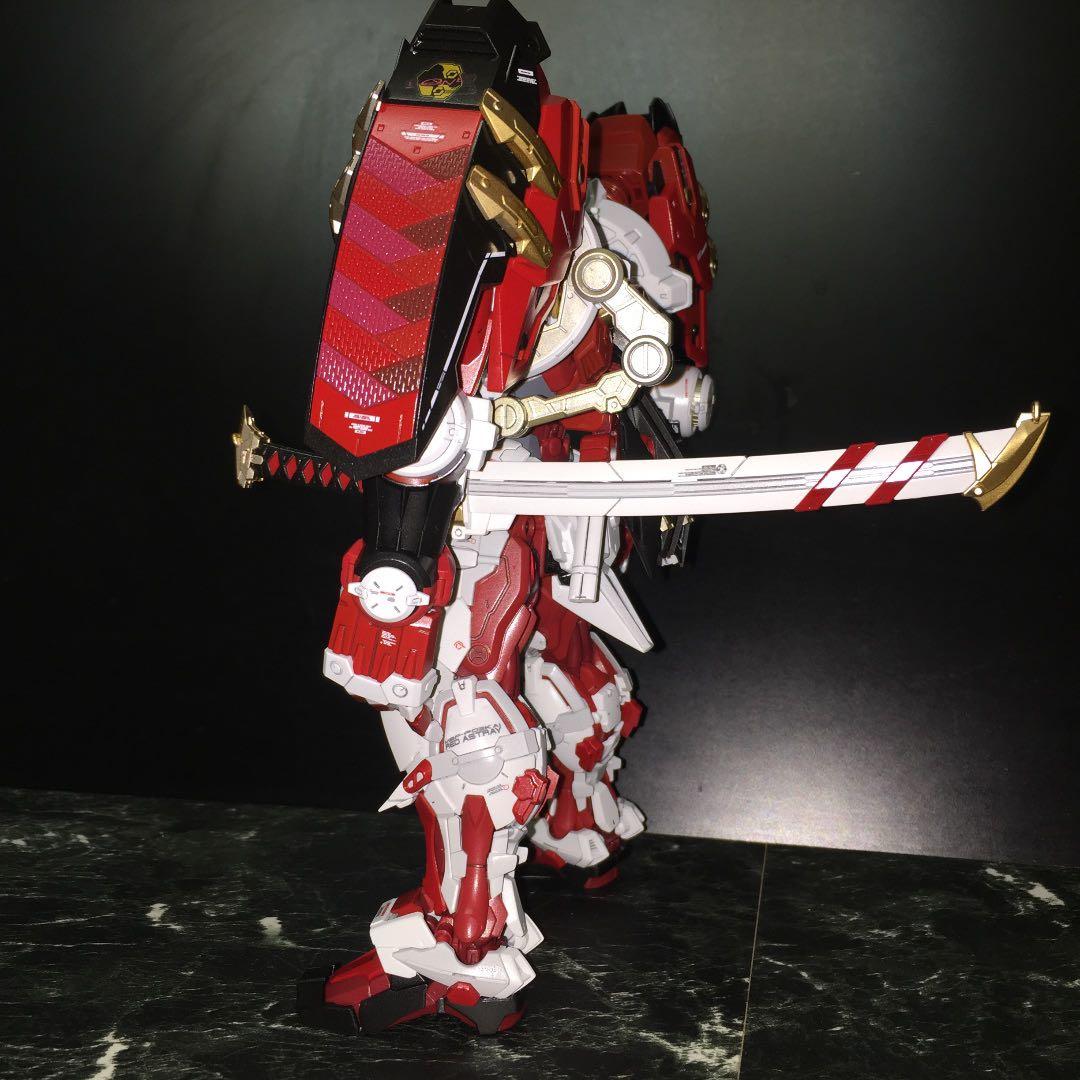 ガンプラ完成品1/100ガンダムアストレイパワードレッド　プラモデル完成品