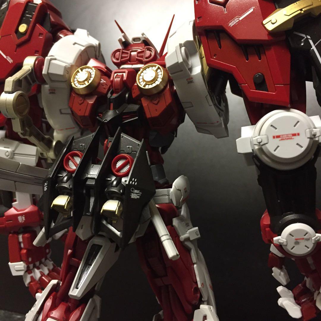 ガンプラ完成品1/100ガンダムアストレイパワードレッド　プラモデル完成品