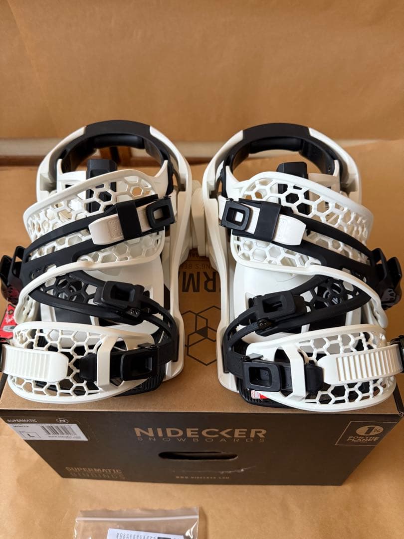 未使用23-24 Nidecker Supermatic Lサイズ ホワイト