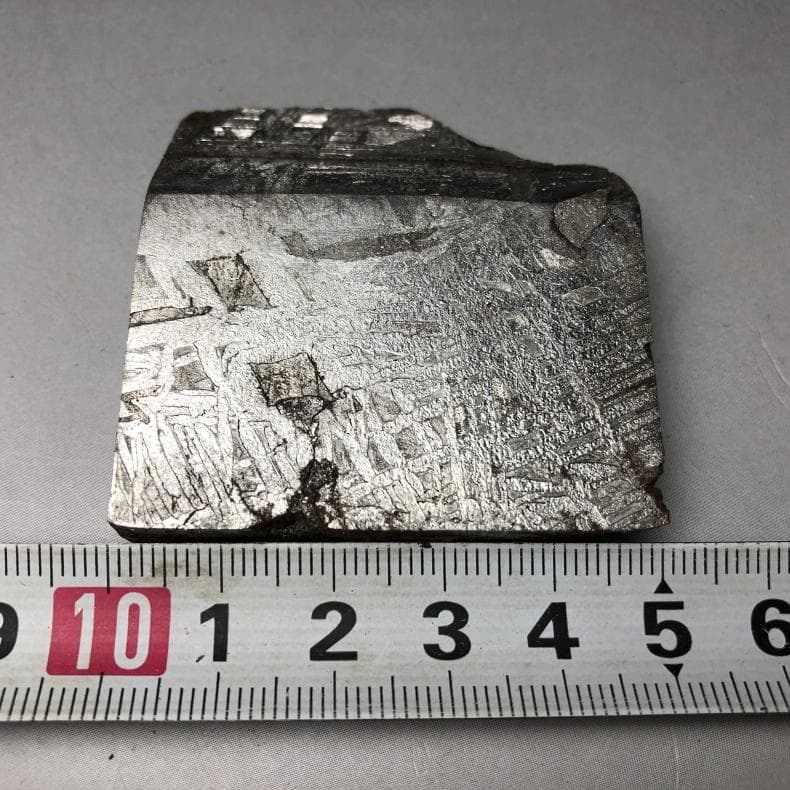隕石 鉄隕石　アルタイ隕石　原皮付き　ナチュラル　原石　重さ約131ｇ