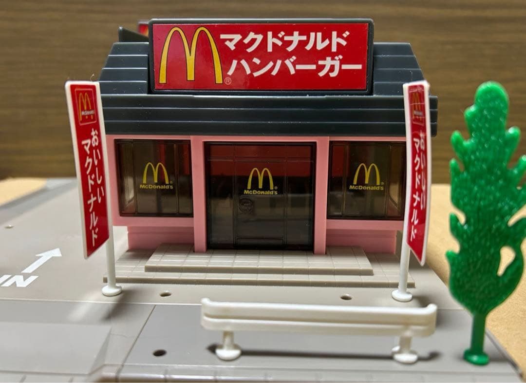 箱あり トミカタウン マクドナルド ドライブスルー トミカ3台付