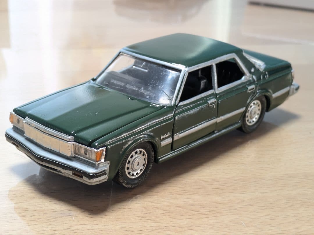 ヴィギナー　パトカー→セダン