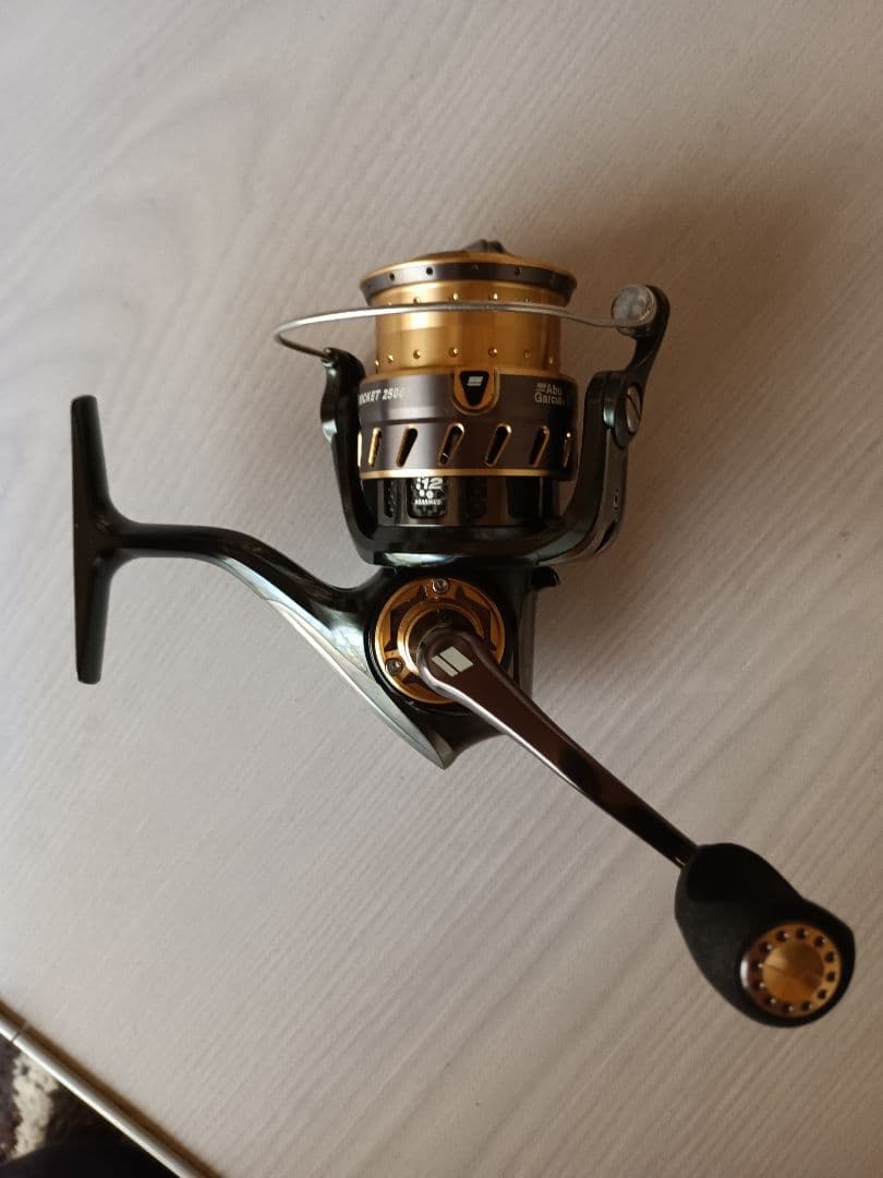 Abu Revo ROCKET2500Sプラス（Abu用ハンドル接続アダプター）