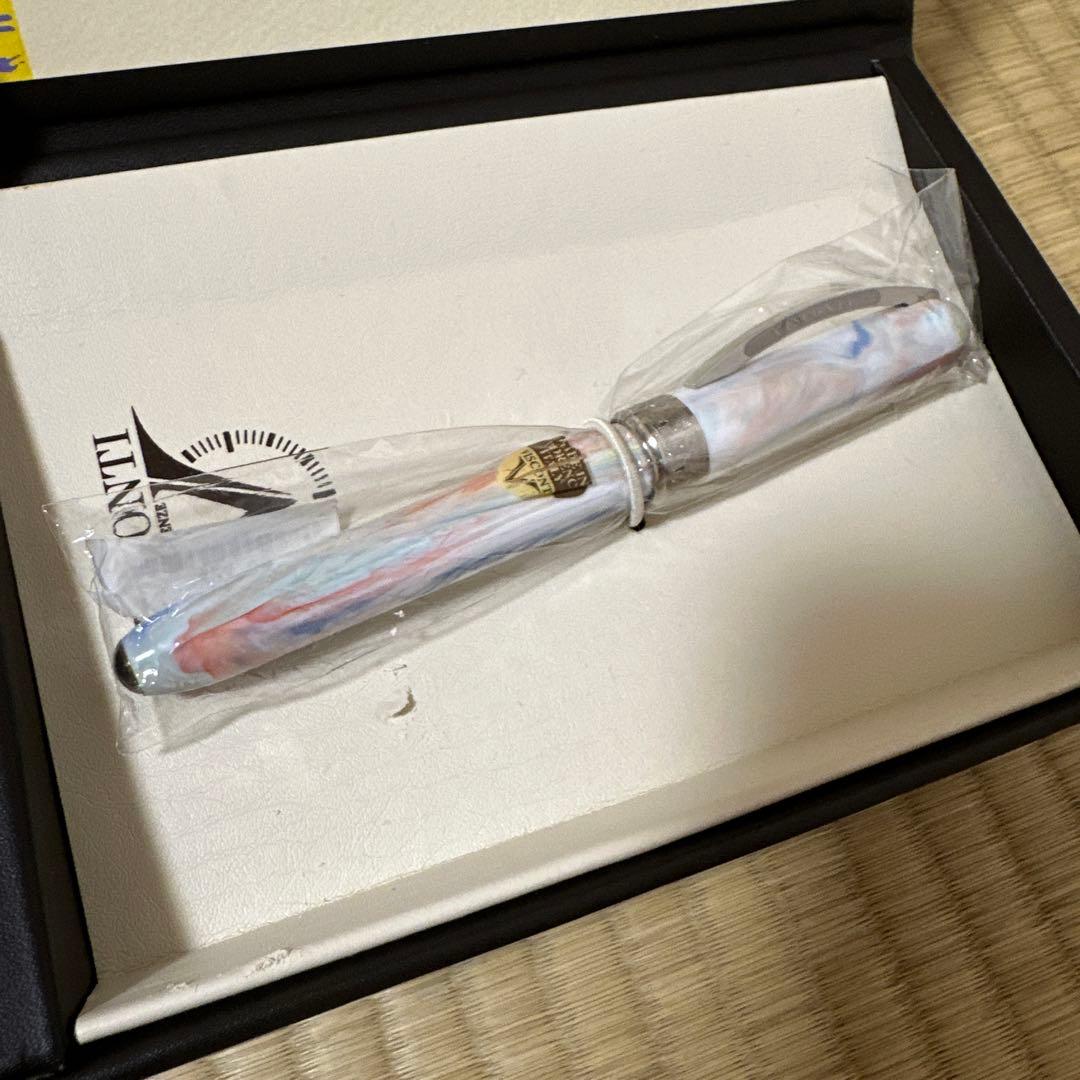 visconti ビスコンティ　メリーゴーランド　白　マーブル　万年筆　可愛い