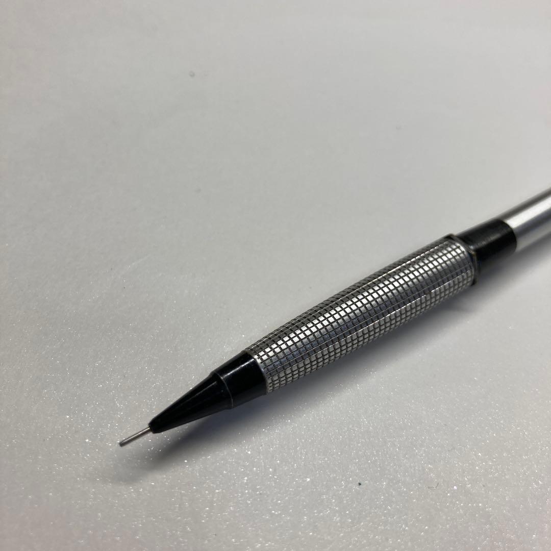 UCHIDA製0.3ミリの製図用のシャープペンシル、0.3mmミリ替え芯付き