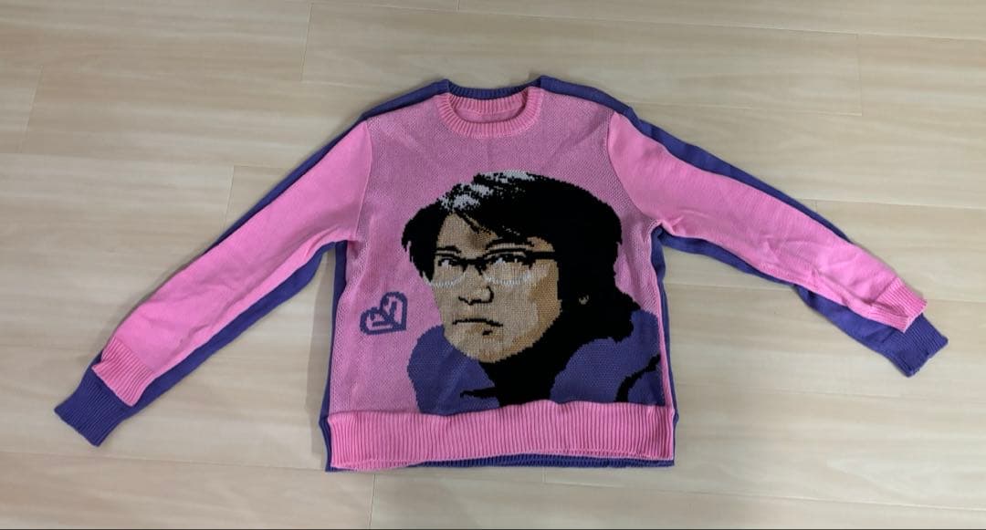 岡村靖幸　セーター　ピンク