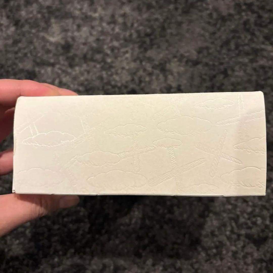 B 非売品 KAWS : HOLIDAY JAPAN 招待状 提灯 (白)