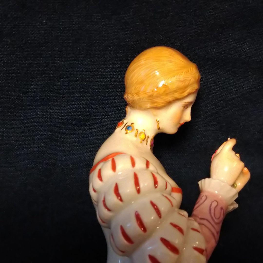 マイセン(Meissen)フィギュリン『薔薇を持つ女性』