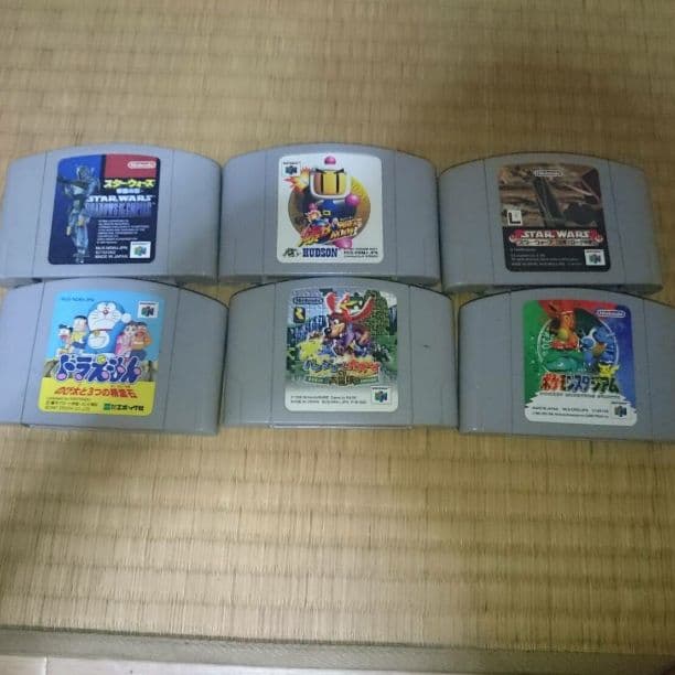 ファミコンと64とデジモンカードです