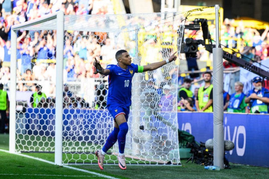 ムバッペ　ユニフォーム　フランス代表　オーセン　ユーロ2024（H）