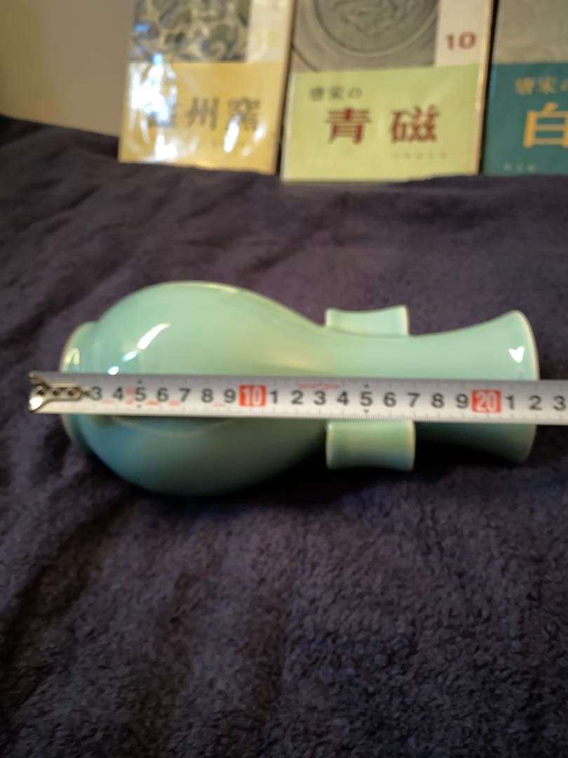 青瓷双耳花瓶、