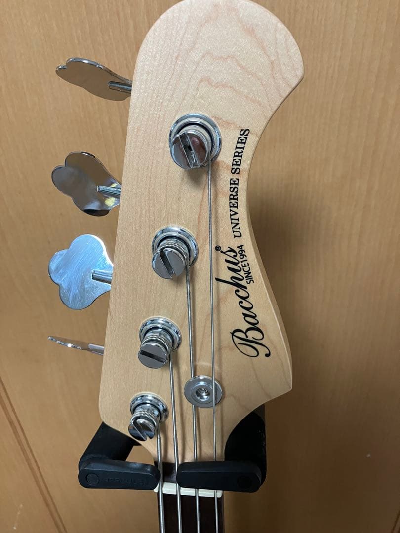 Bacchus Universe Series エレキベース レッド