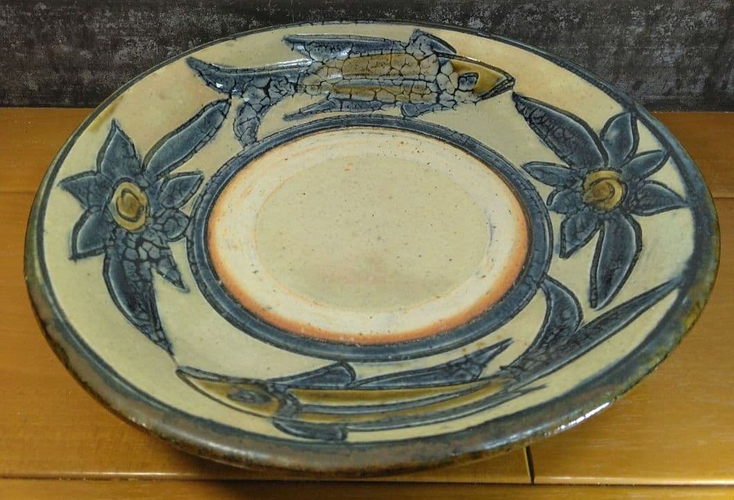 人間国宝 金城次郎 八寸皿 栞 共箱 美品 壺屋焼 壷屋焼 魚紋花文皿 やちむん