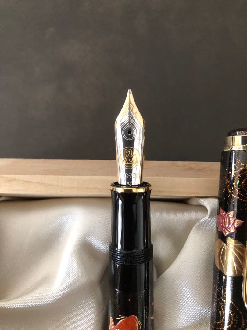 ペリカン万年筆　M1000 蒔絵万年筆「錦鯉」