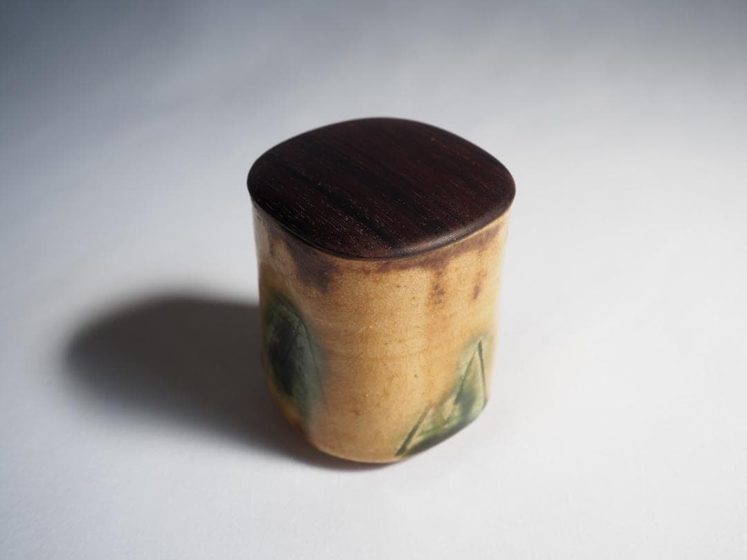 利茶土ミルグリム造『黄瀬戸四方茶器』（共箱）