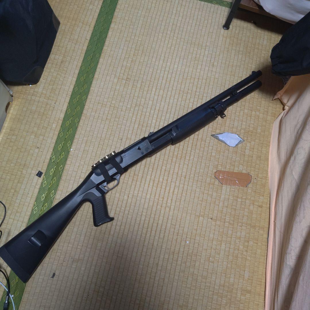 東京マルイ M3スーパー90 エアーコッキングショットガン　予備カートリッジ付き