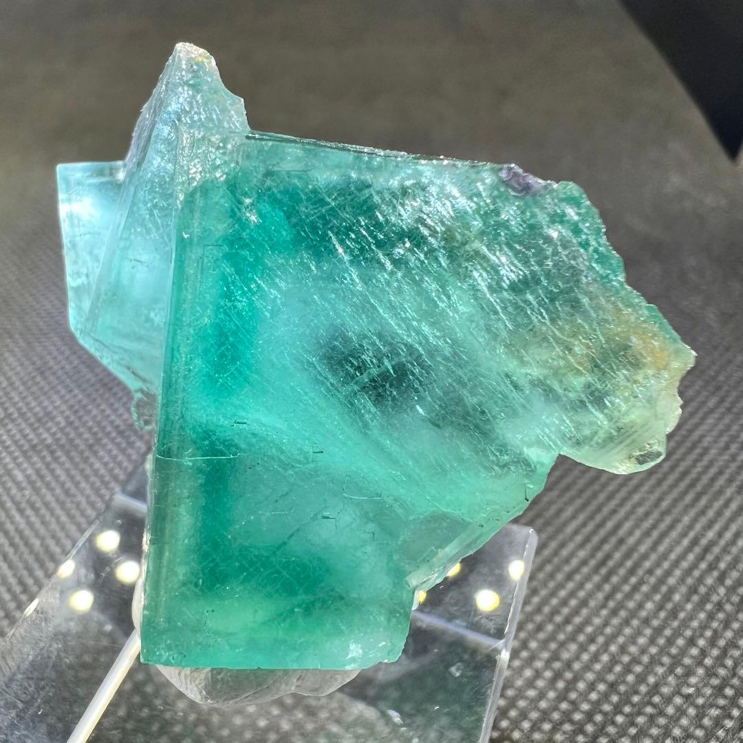 ヤオガンシャン産　「碧色」「ピクルスグリーン」フローライト　ゾーニング