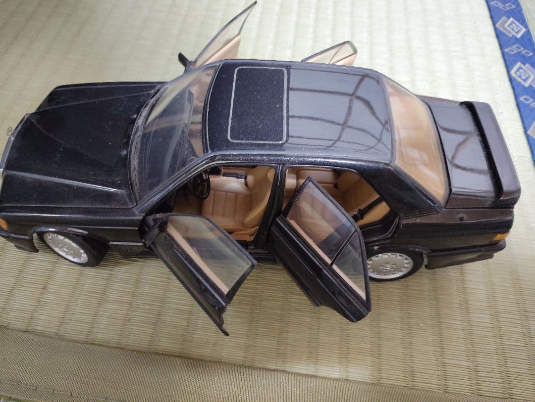 ミニカー AUTOart Mercedes-Benz 190E 2.3-16 1/18